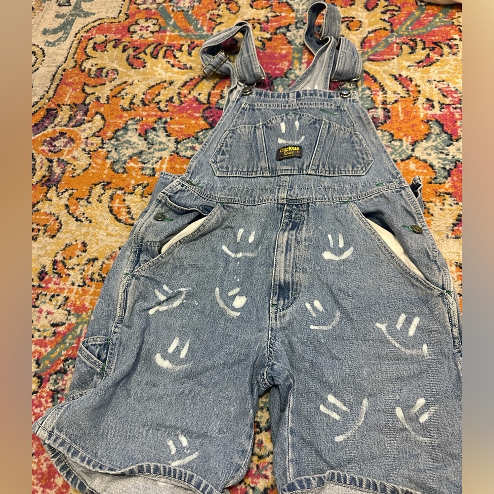 Adult fits size s-large 
Shorts vintage Oshkosh overalls